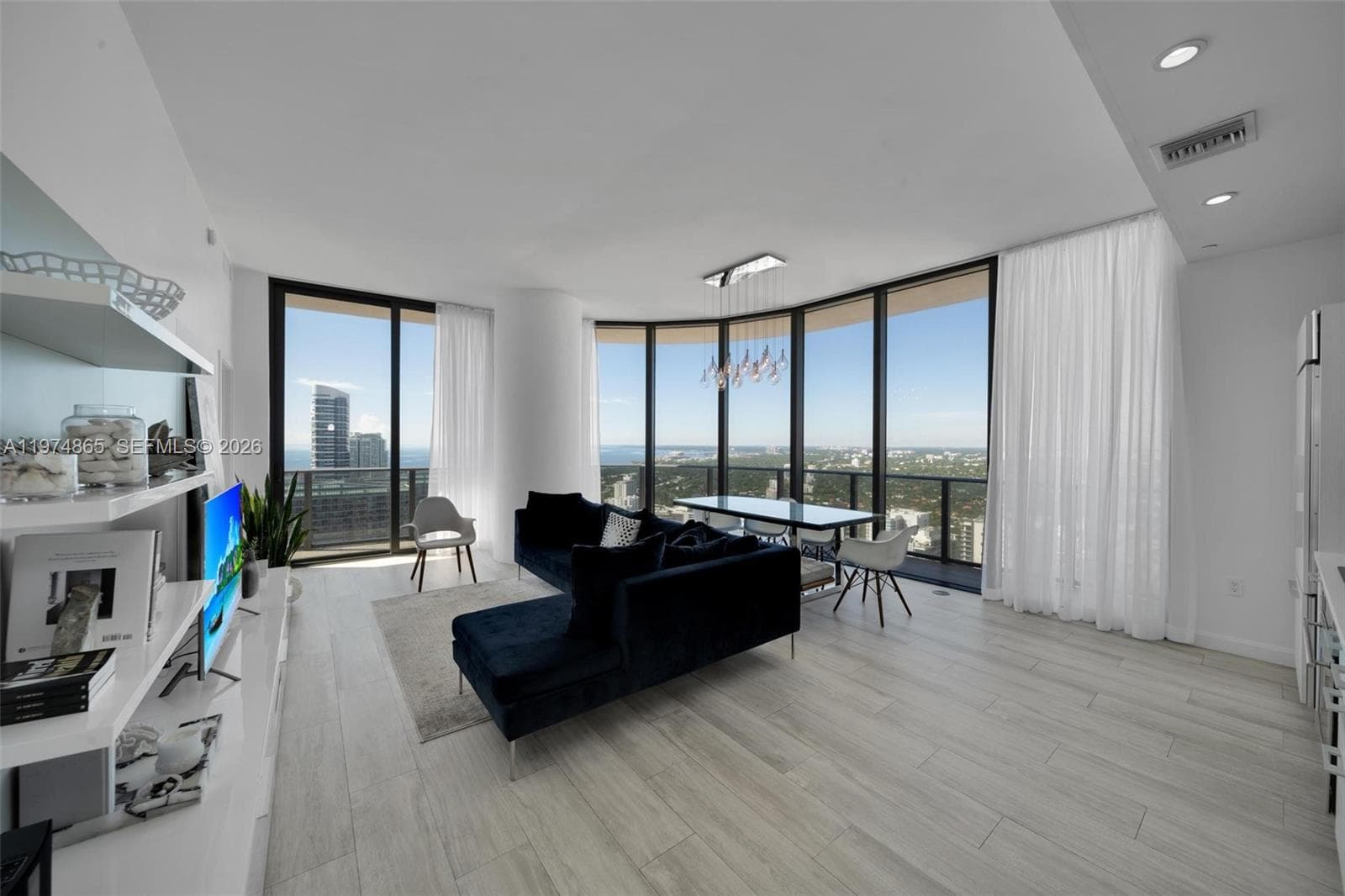 55 SW 9th St # 4406, Miami, FL 33130 photo 2