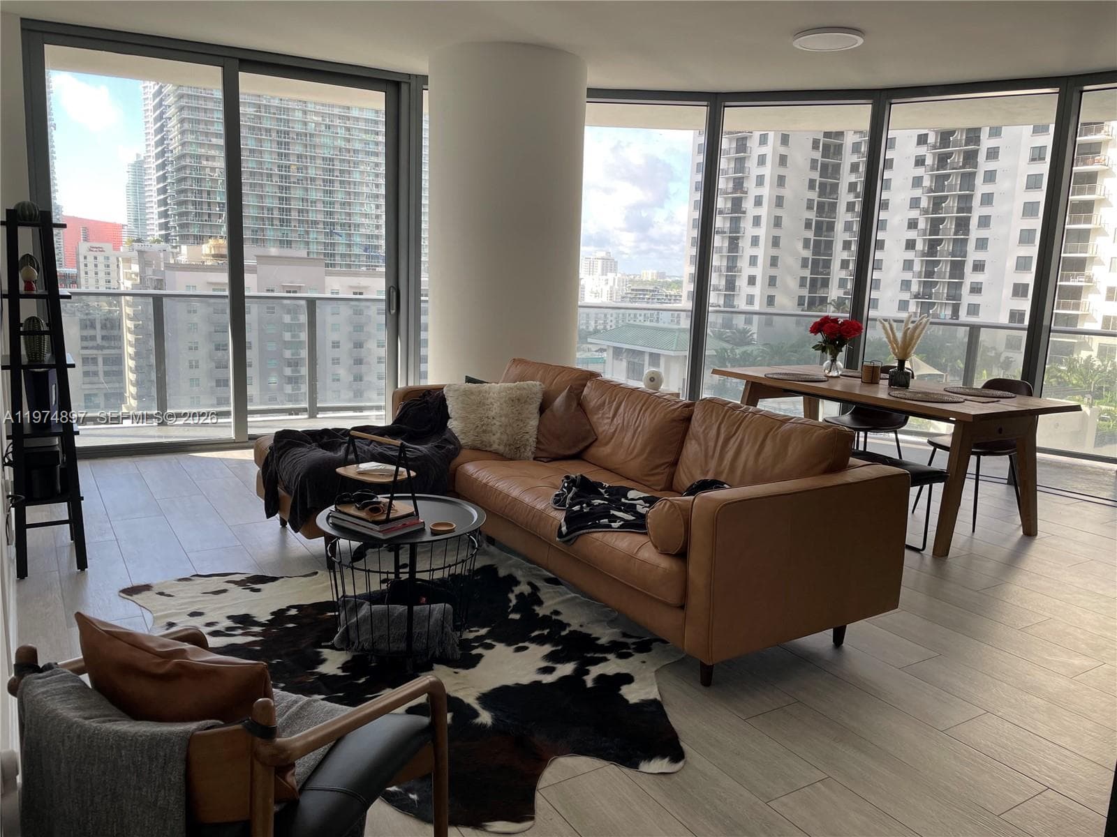 45 SW 9th St # 1206, Miami, FL 33130 photo 2