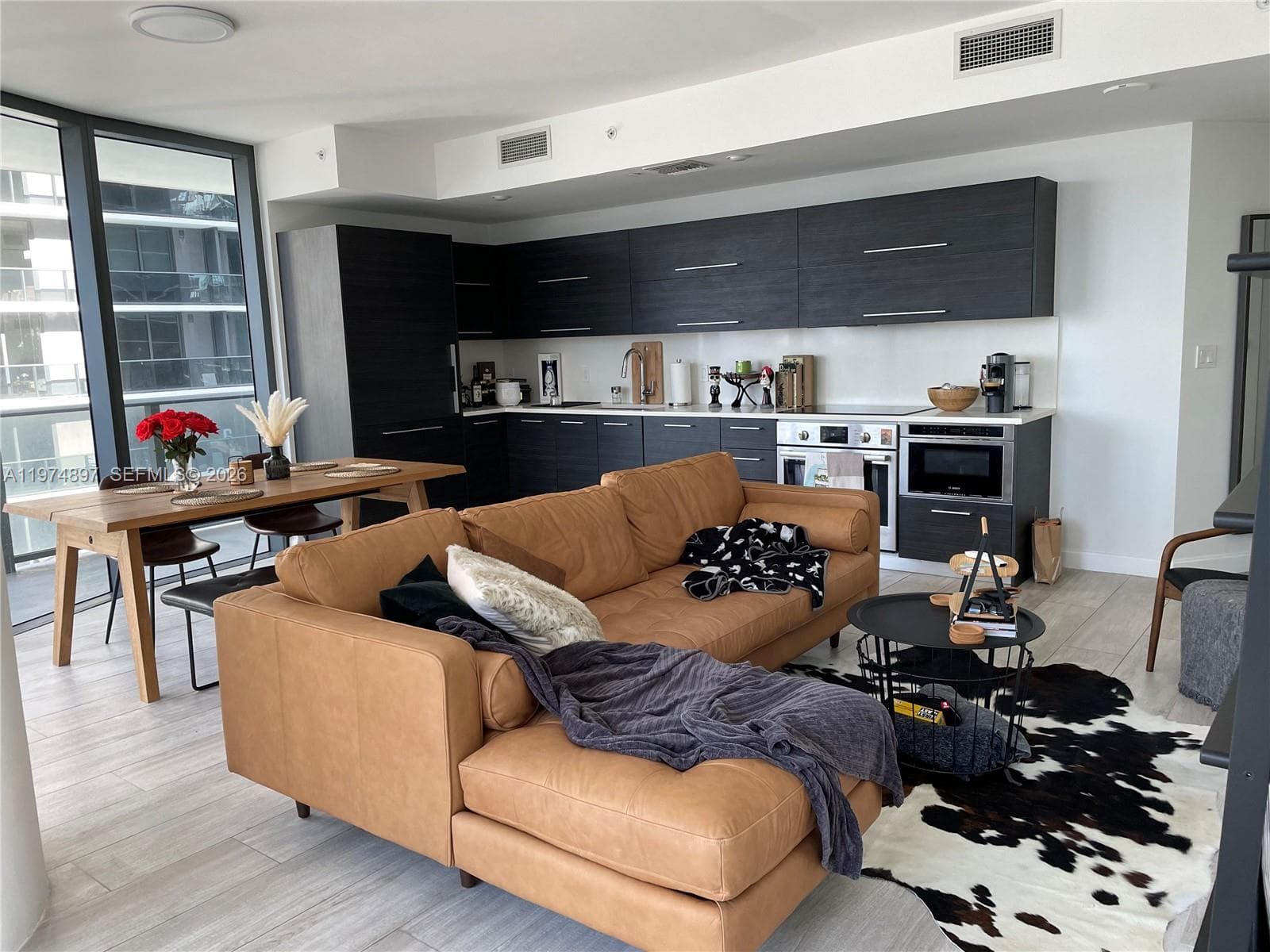 45 SW 9th St # 1206, Miami, FL 33130 photo 3