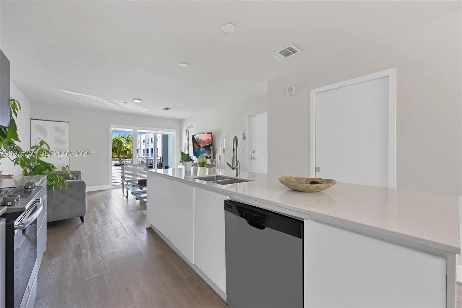 2535 NE 193rd St # 3209, Miami, FL 33180 photo 4