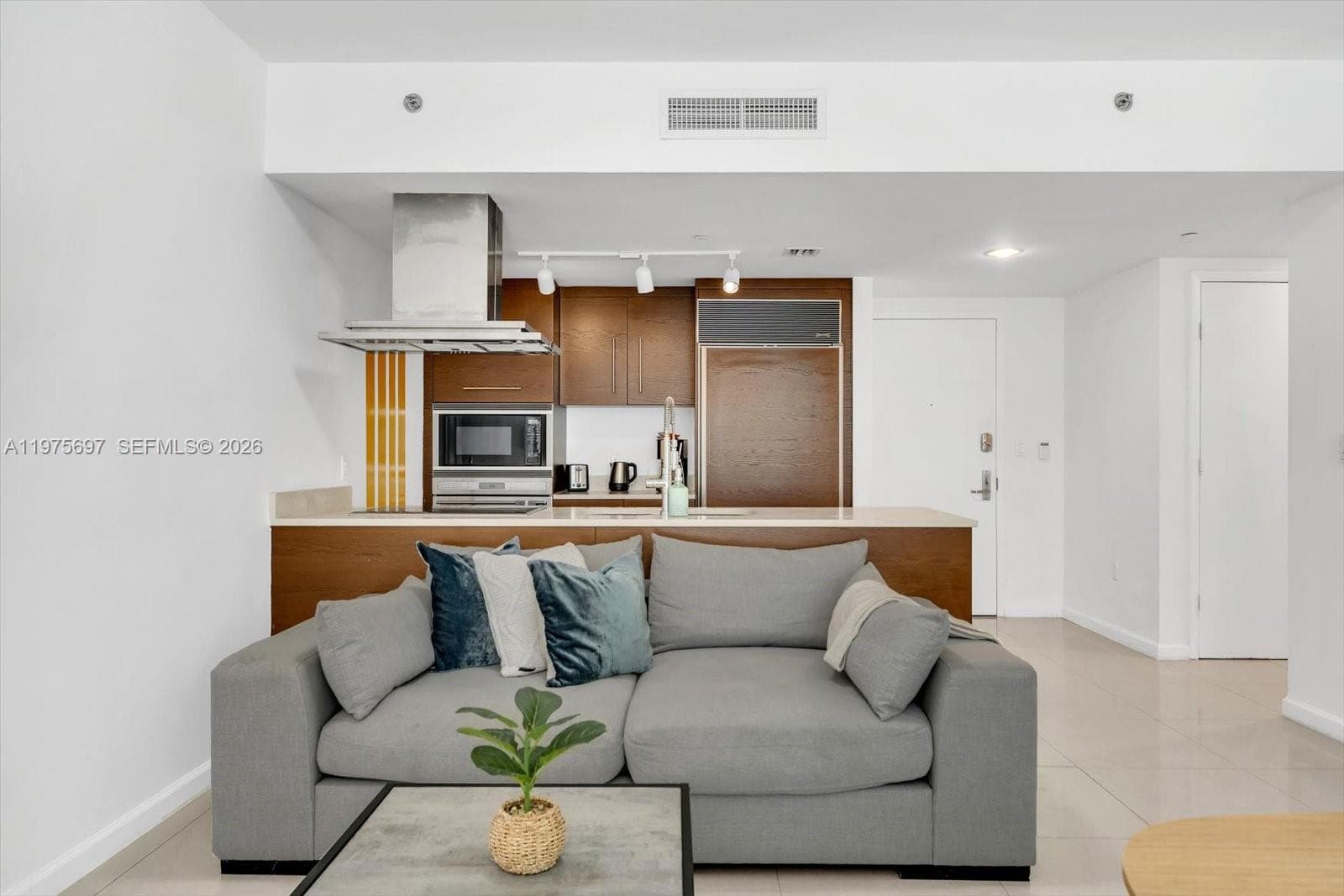 485 Brickell Ave # 1807, Miami, FL 33131 photo 2