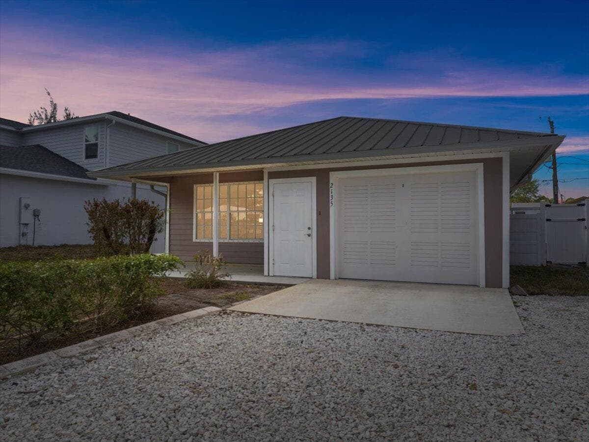 2135 87th Avenue, Vero Beach, FL 32966 photo 2