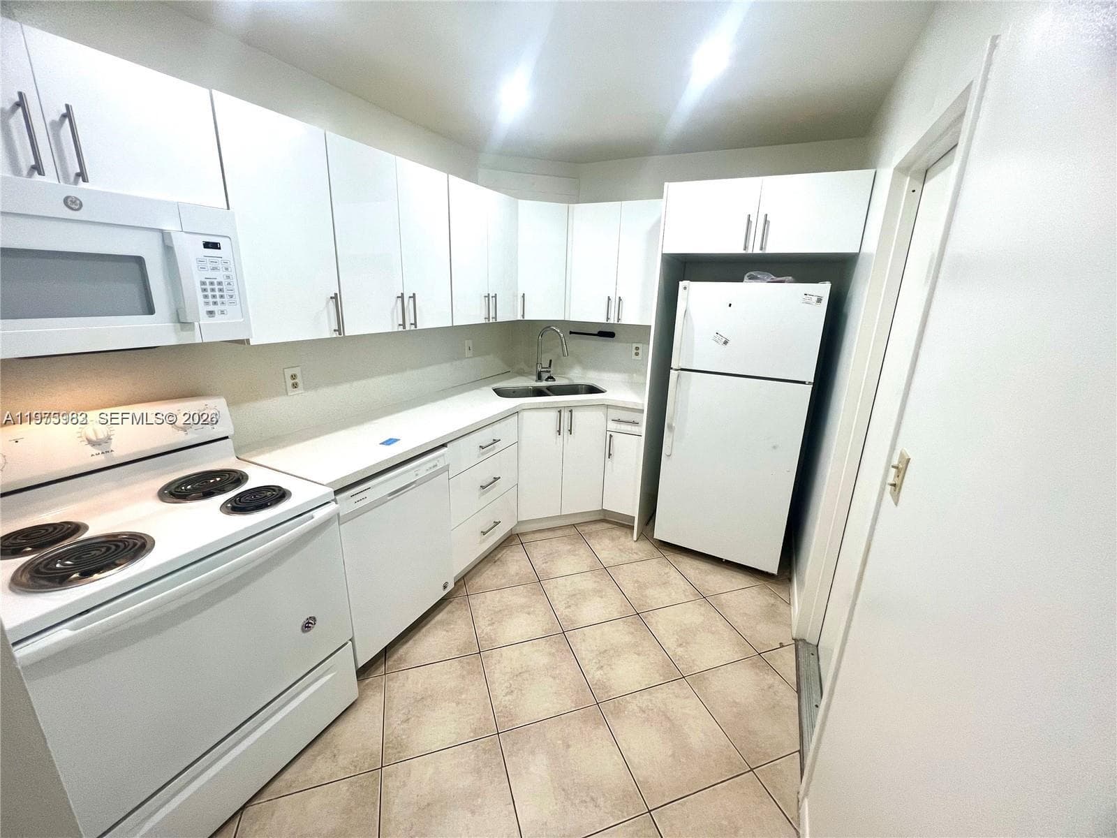 3115 Oakland Shores Dr # E208, Oakland Park, FL 33309 photo 2