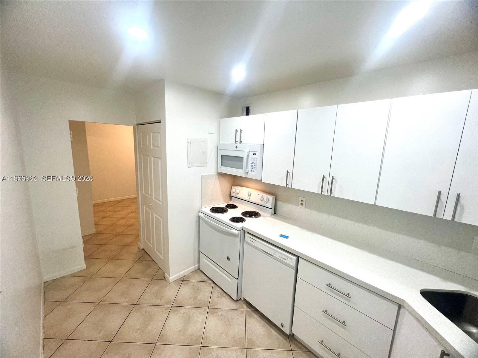 3115 Oakland Shores Dr # E208, Oakland Park, FL 33309 photo 3