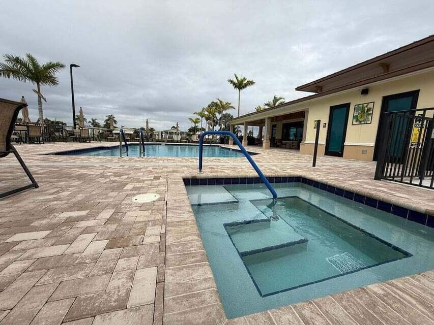 6085 Seashore Drive, Atlantis, FL 33462 photo 3