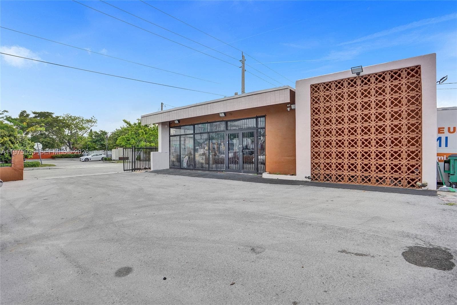 5595 NW 17th Ave, Miami, FL 33142
