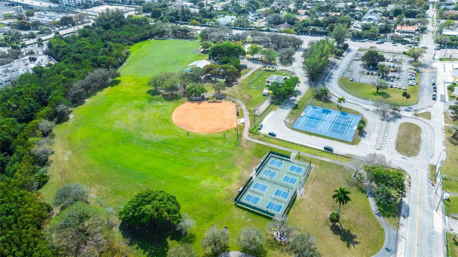 2515 NE 207th Street, Miami, FL 33180 photo 2