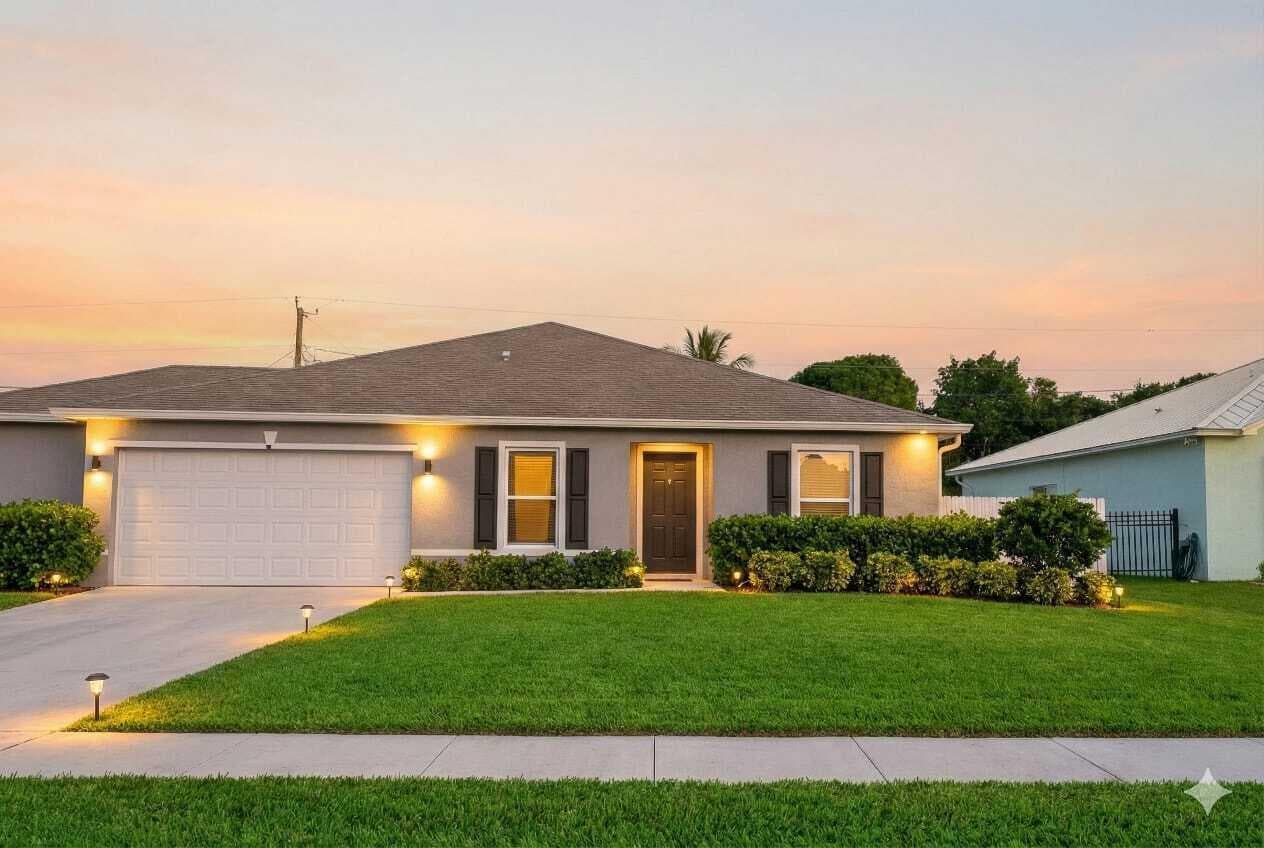 2507 SE CHARLESTON Drive, Port St. Lucie, FL 34952