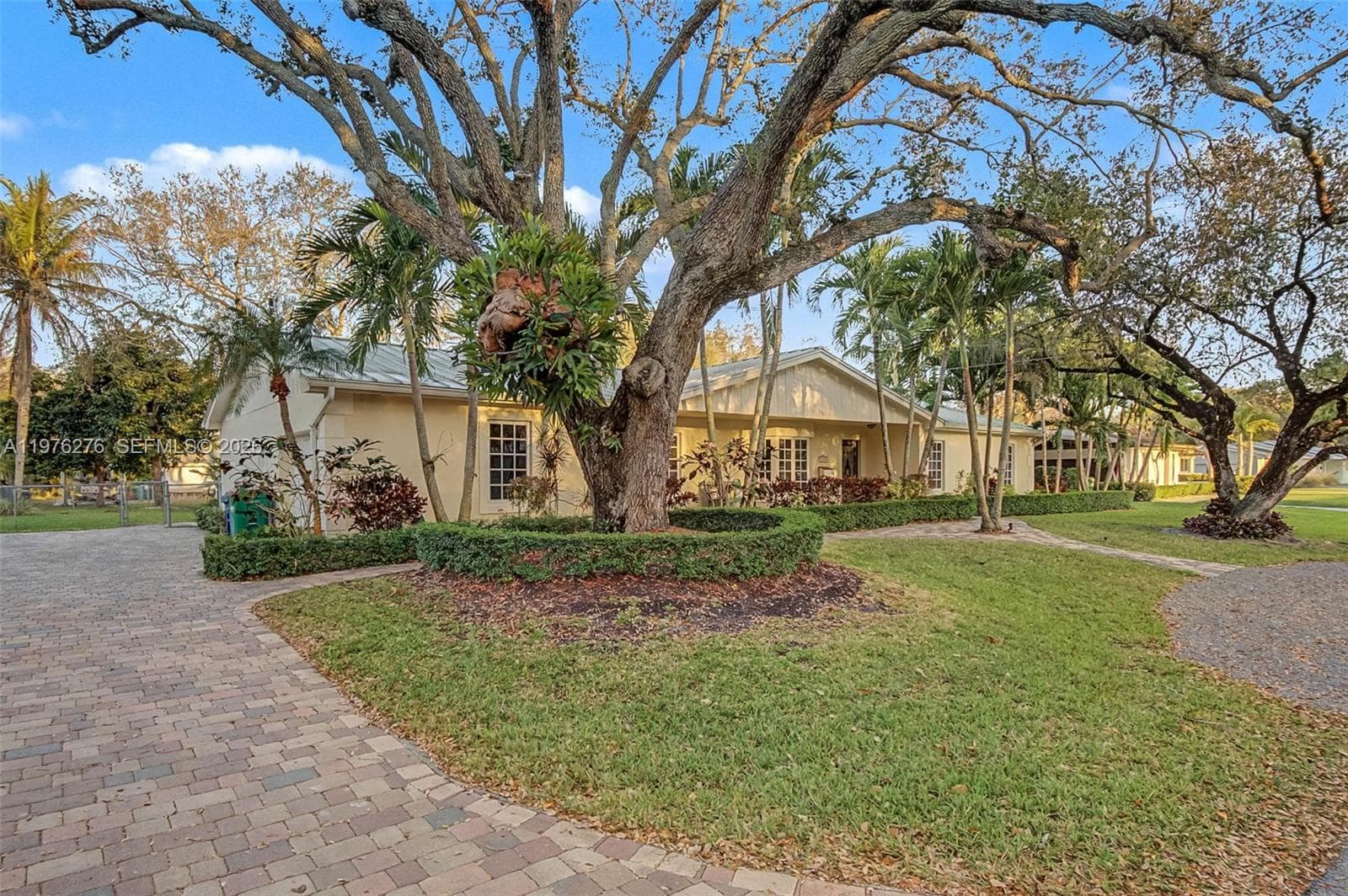 15401 SW 81 Av, Palmetto Bay, FL 33157 photo 2