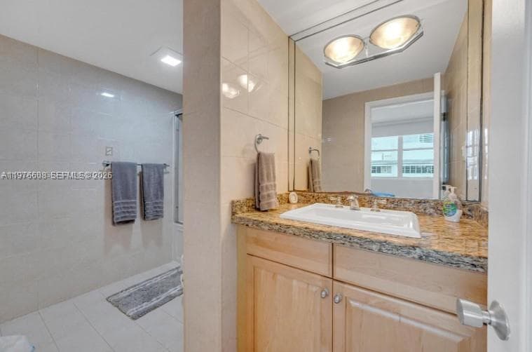 999 Brickell Bay Dr # 2007, Miami, FL 33131 photo 2