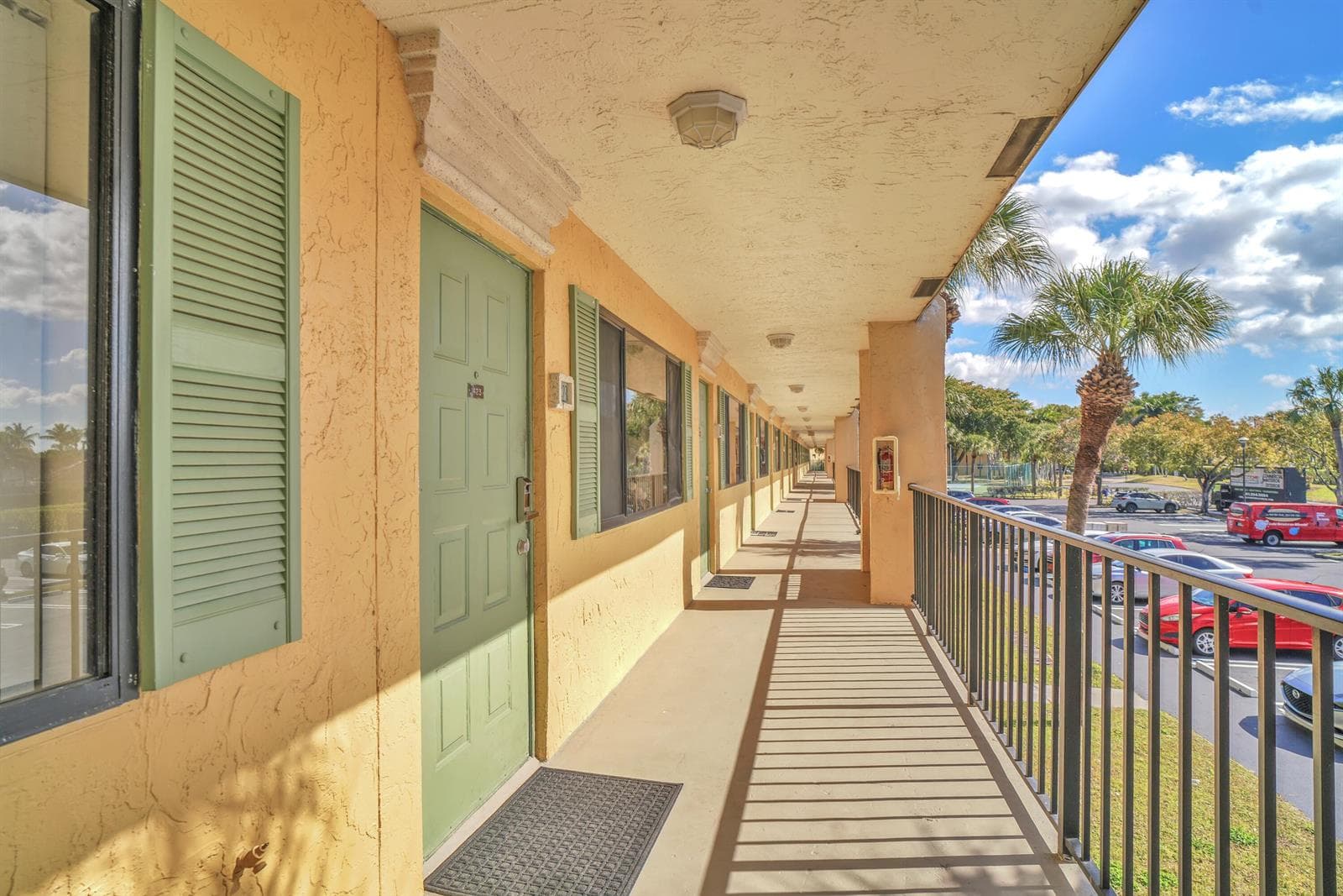 1423 Meadows Circle W, Boynton Beach, FL 33436 photo 2