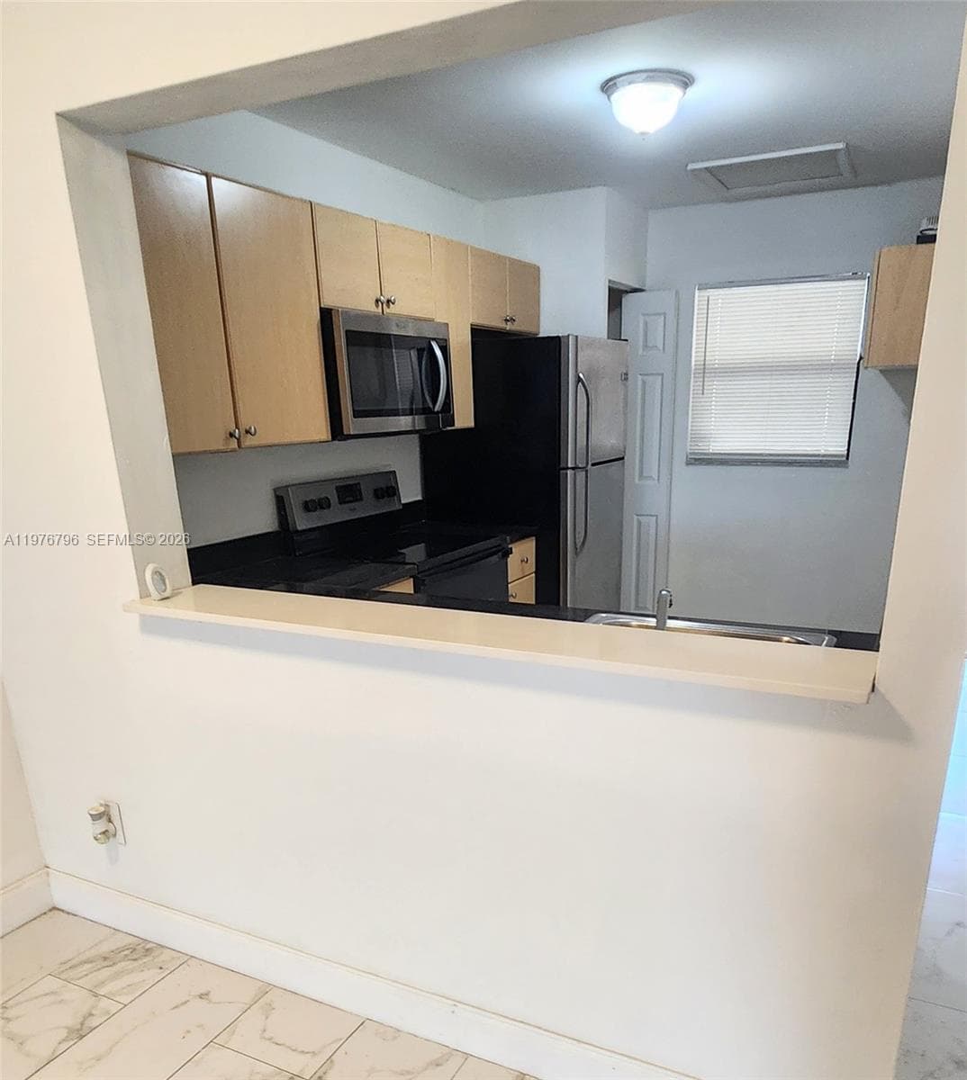 902 NE 209 St # 203-40, Miami, FL 33179
