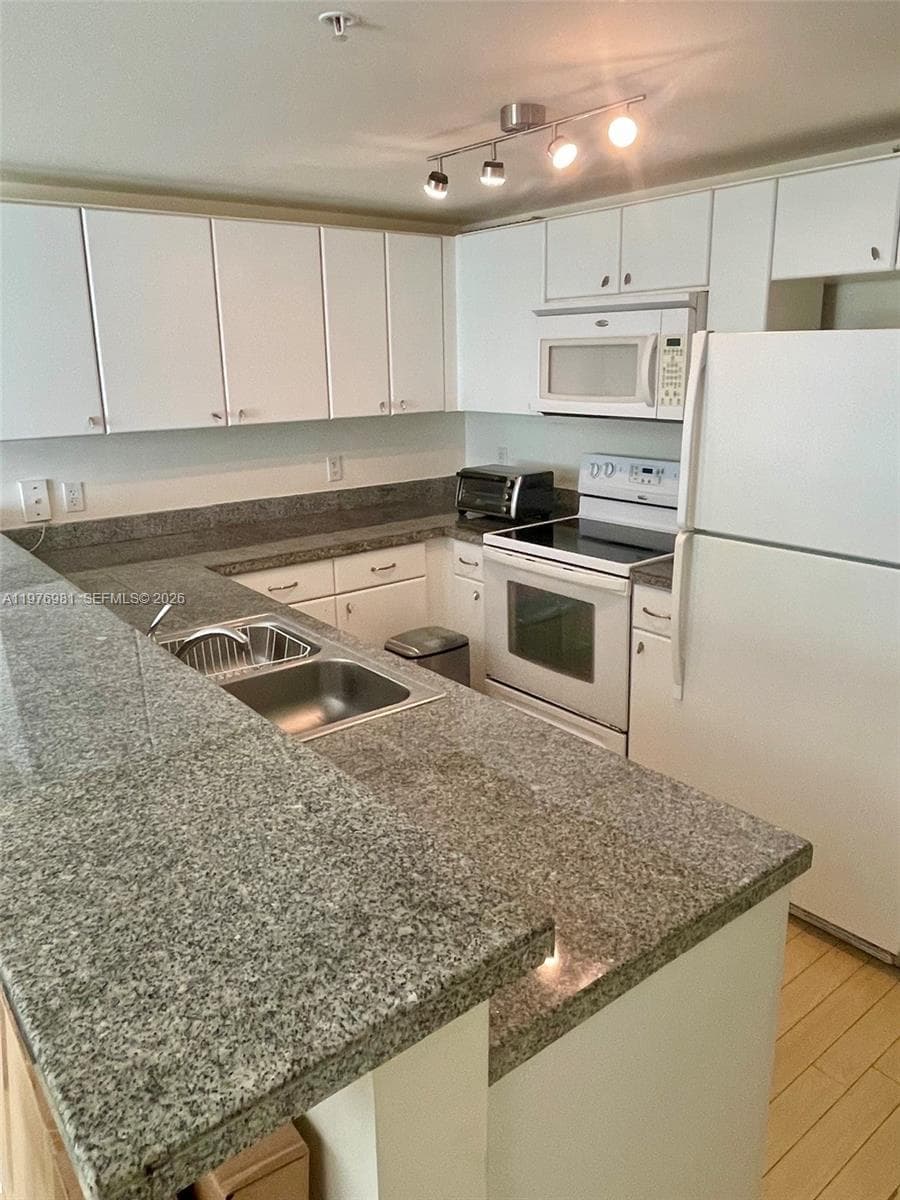 2740 SW 28th Ter # 304, Miami, FL 33133 photo 2