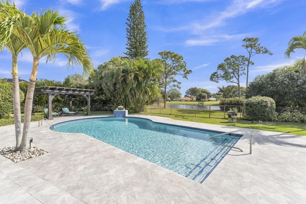 355 Oakview Drive, Delray Beach, FL 33445 photo 2