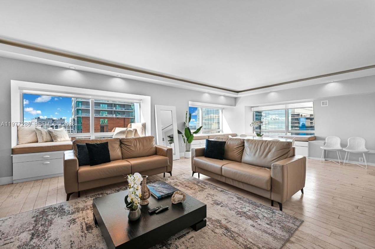 1435 Brickell Ave # 3401, Miami, FL 33131 photo 4