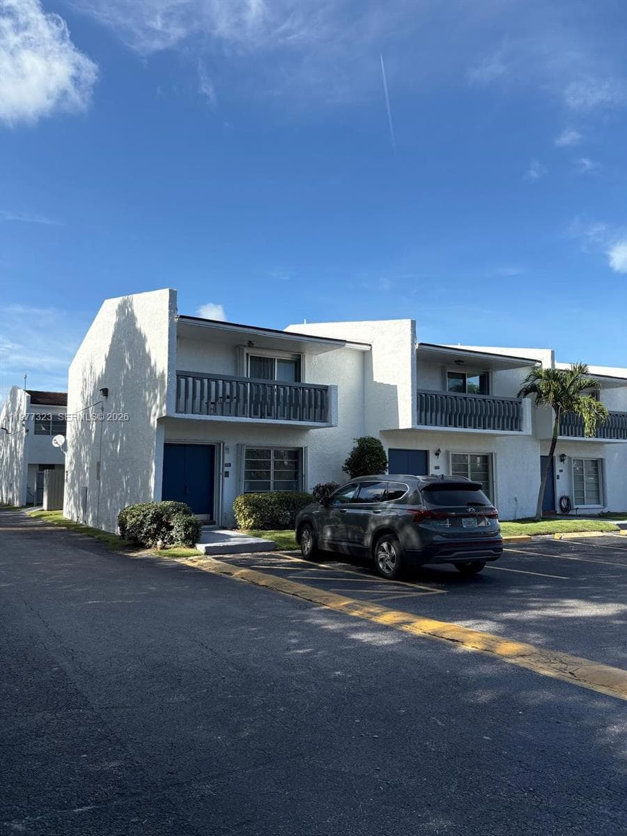 17180 SW 94th Ave # 701, Palmetto Bay, FL 33157
