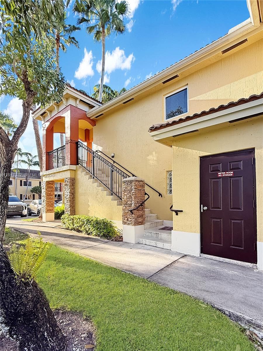 945 NE 34th Ave # 204, Homestead, FL 33033 photo 2