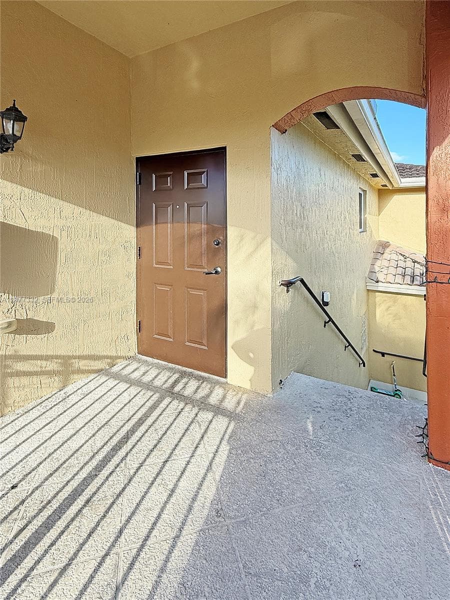 945 NE 34th Ave # 204, Homestead, FL 33033 photo 3