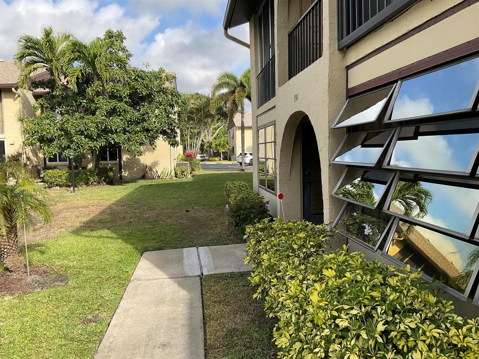 334 Pine Ridge Circle # C-1, FL 33463 photo 3