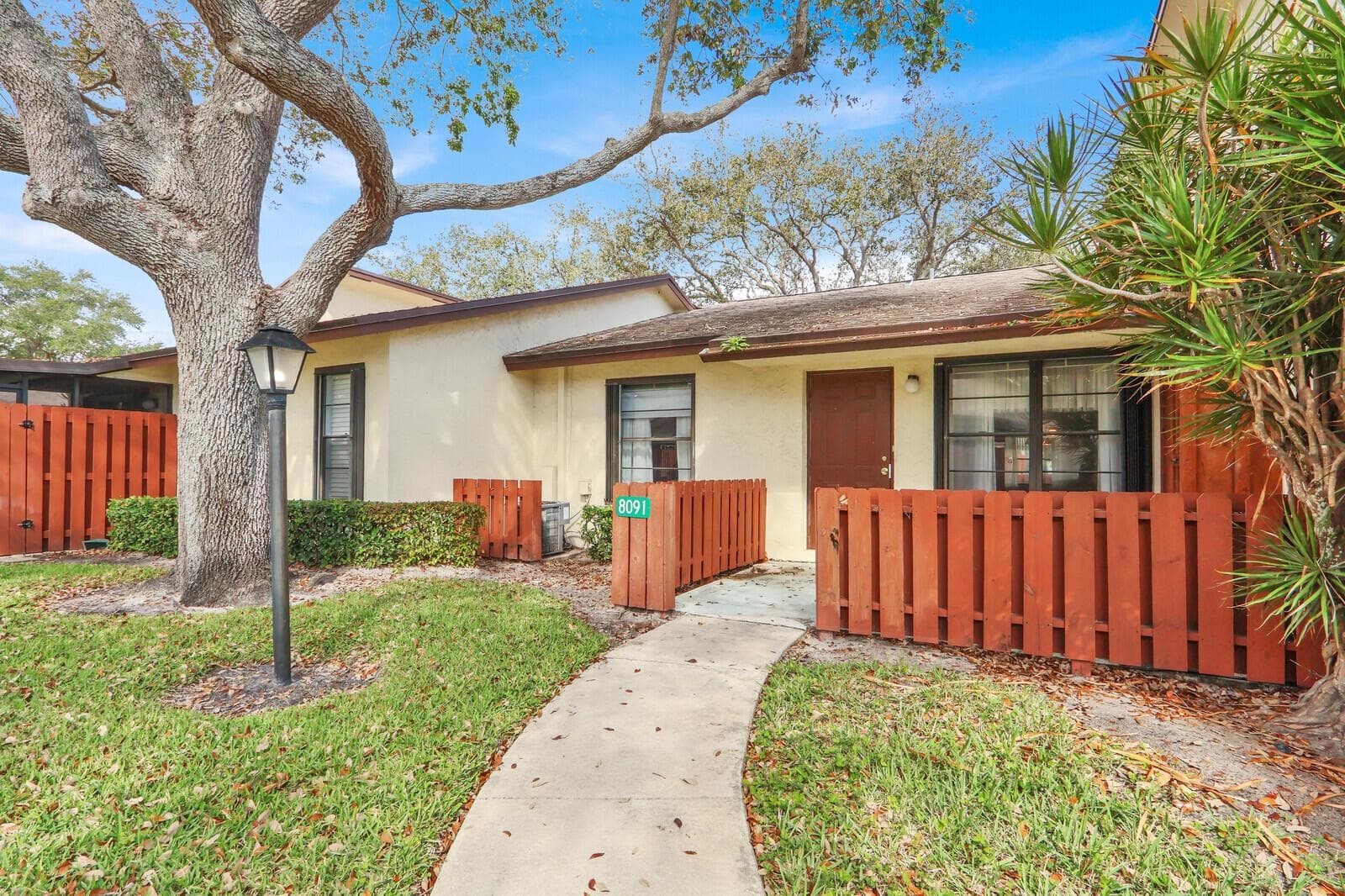 8091 SE Villa Circle, Hobe Sound, FL 33455 photo 2