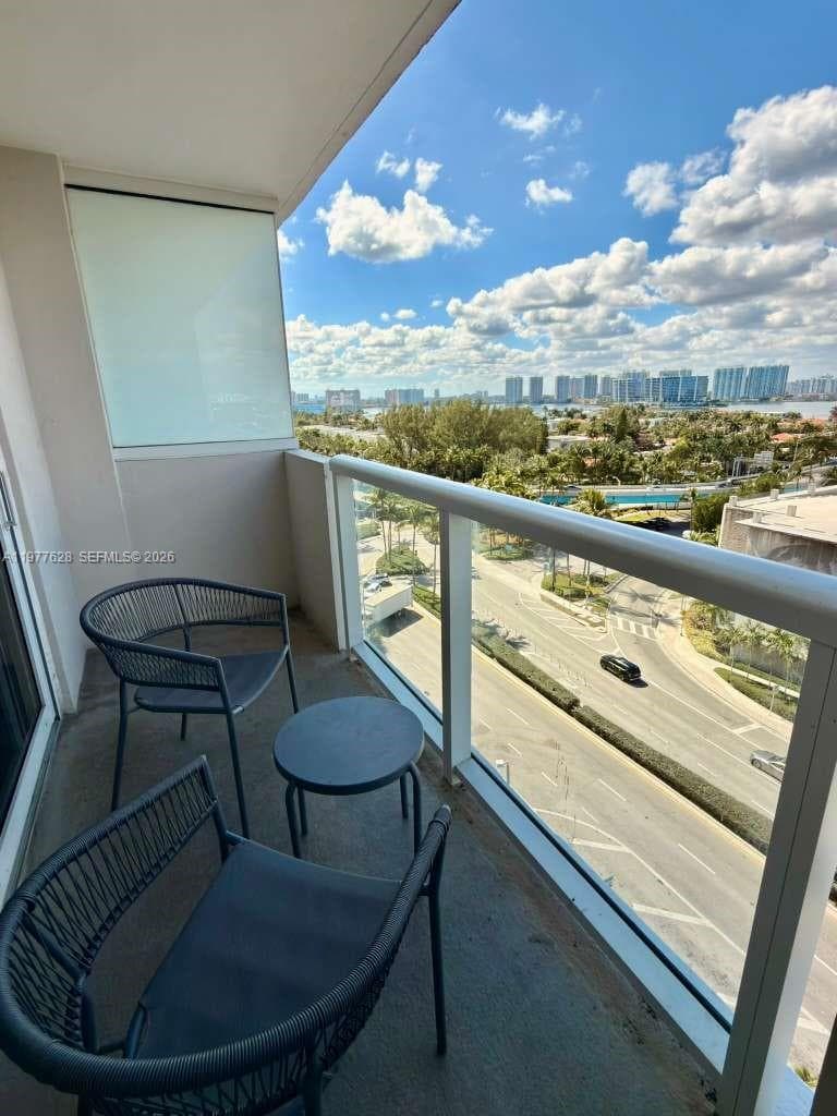 19201 Collins Ave # 933, Sunny Isles Beach, FL 33160 photo 2