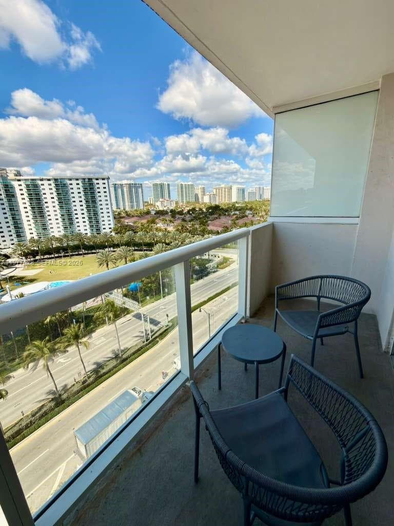 19201 Collins Ave # 933, Sunny Isles Beach, FL 33160 photo 3