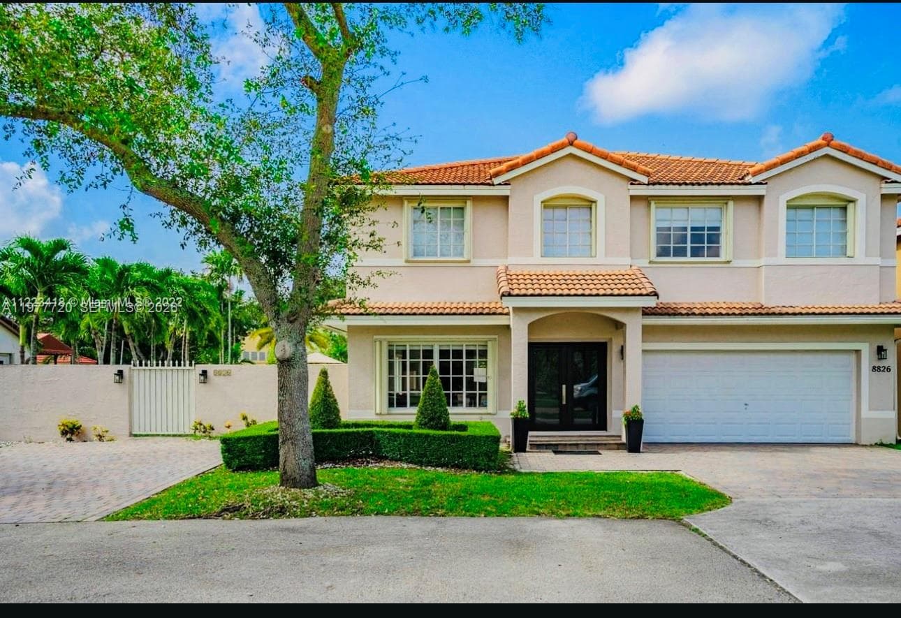 8826 NW 189th Ter, Hialeah, FL 33018 photo 2