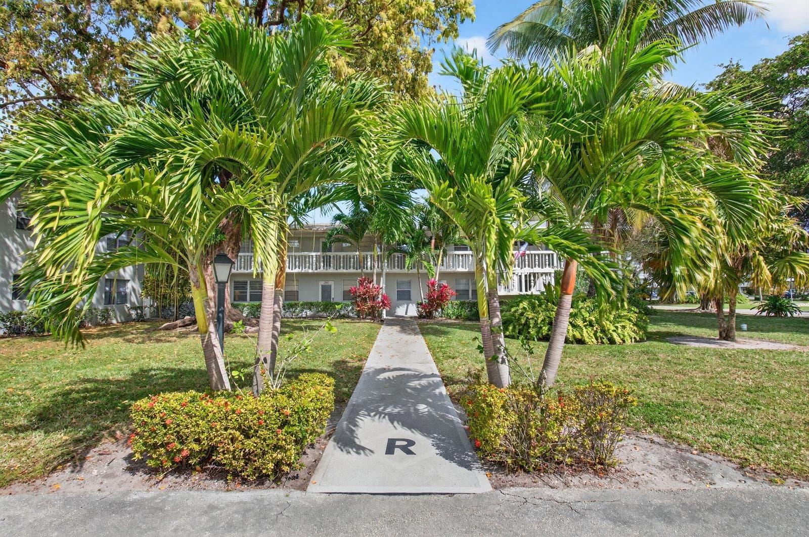 247 Ventnor R, Deerfield Beach, FL 33442 photo 2