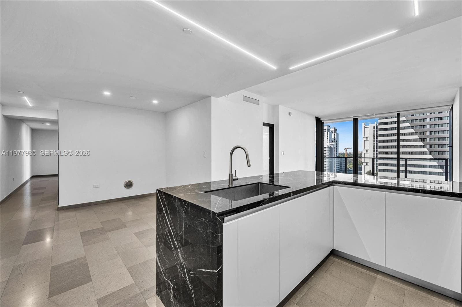 88 SW 7th St # 806, Miami, FL 33130 photo 3