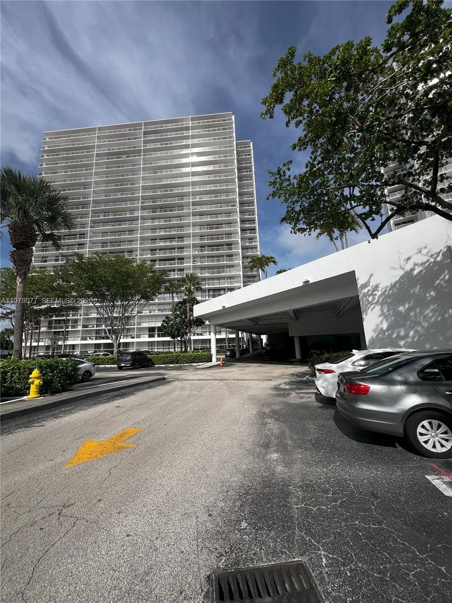 3701 N Country Club Dr # 201, Aventura, FL 33180 photo 2