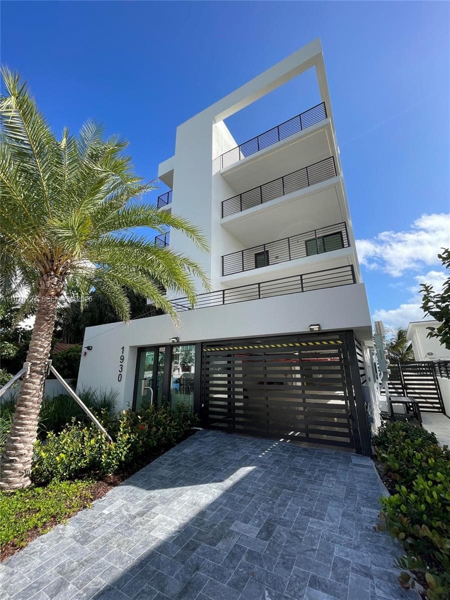 1930 Bay Dr # 4, Miami Beach, FL 33141 photo 5