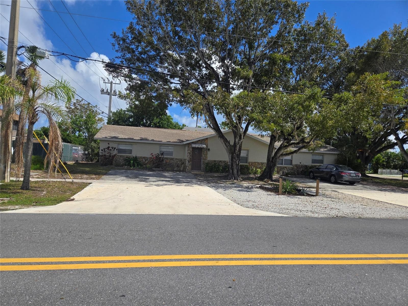 296 Alemeda Drive, Palm Springs, FL 33461 photo 2