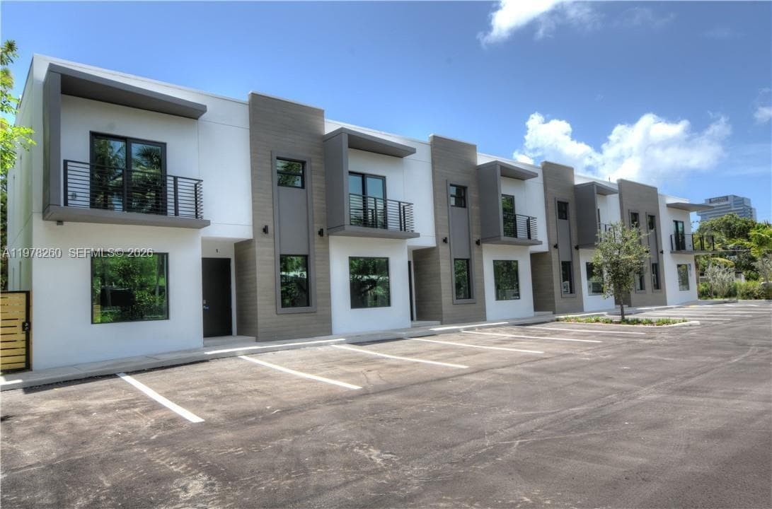 211 SE 4th St # 3, Hallandale Beach, FL 33009 photo 2