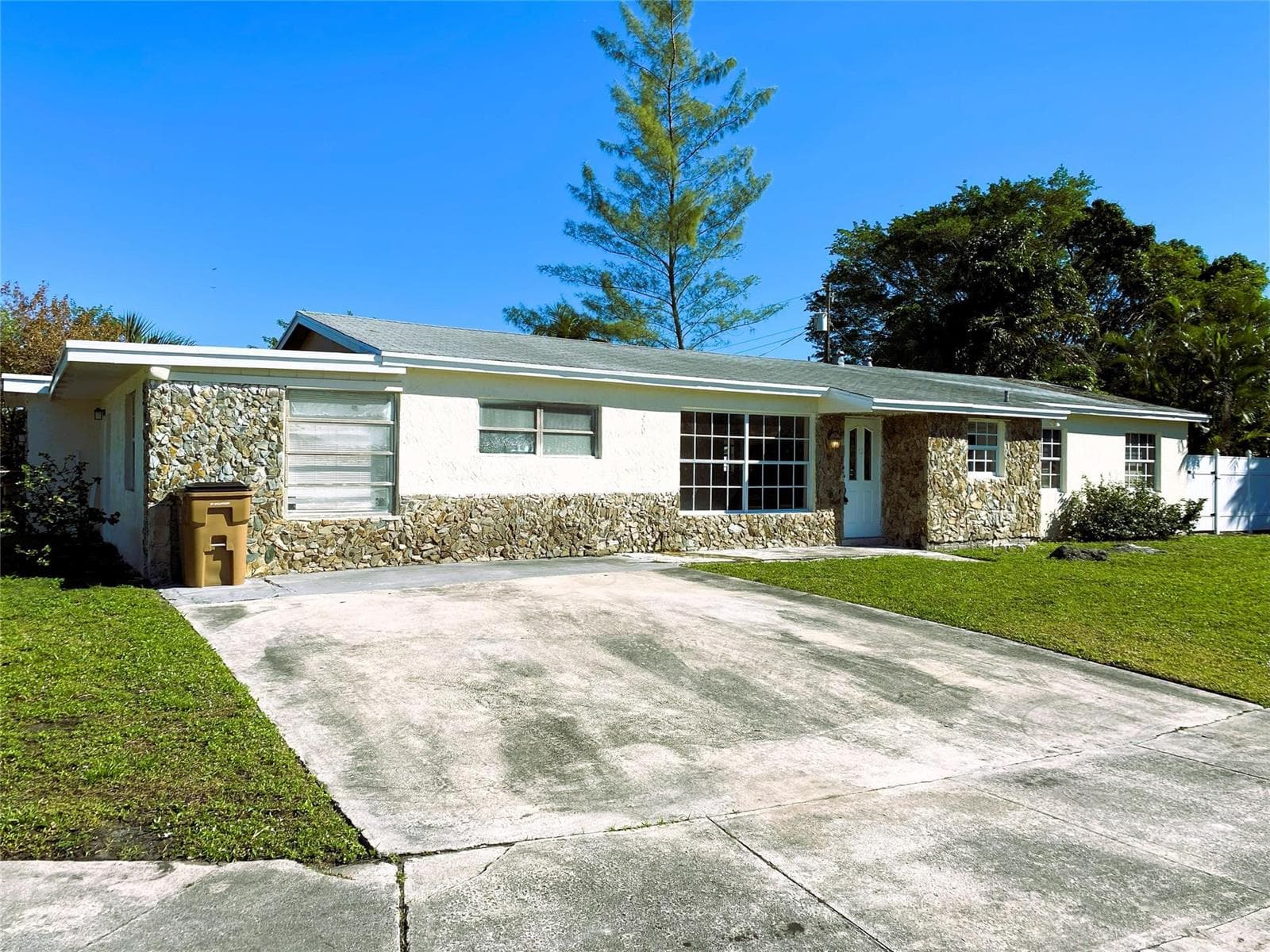 320 NW 4th Avenue # 1, Deerfield Beach, FL 33441 photo 2