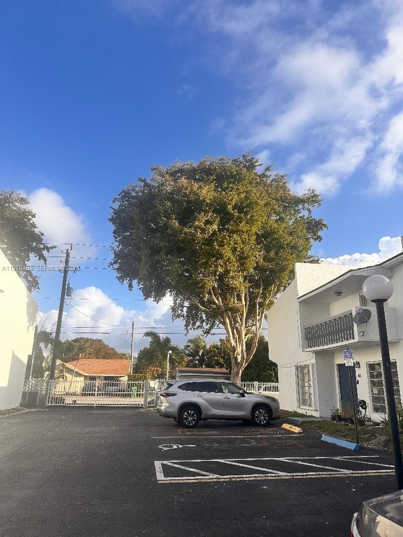 9400 SW 170th St # 103, Palmetto Bay, FL 33157