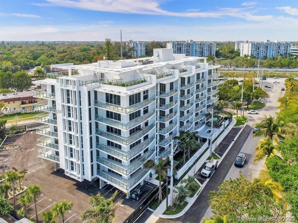 13800 Highland Dr # 403, North Miami Beach, FL 33181 photo 2