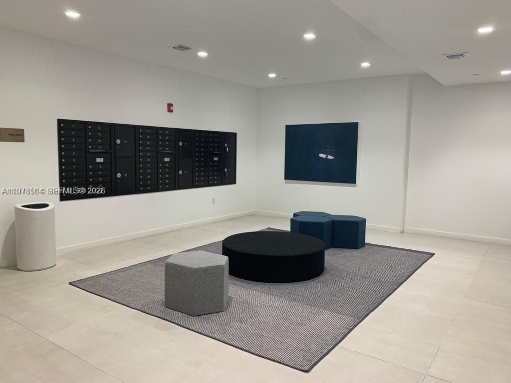 13800 Highland Dr # 403, North Miami Beach, FL 33181 photo 3
