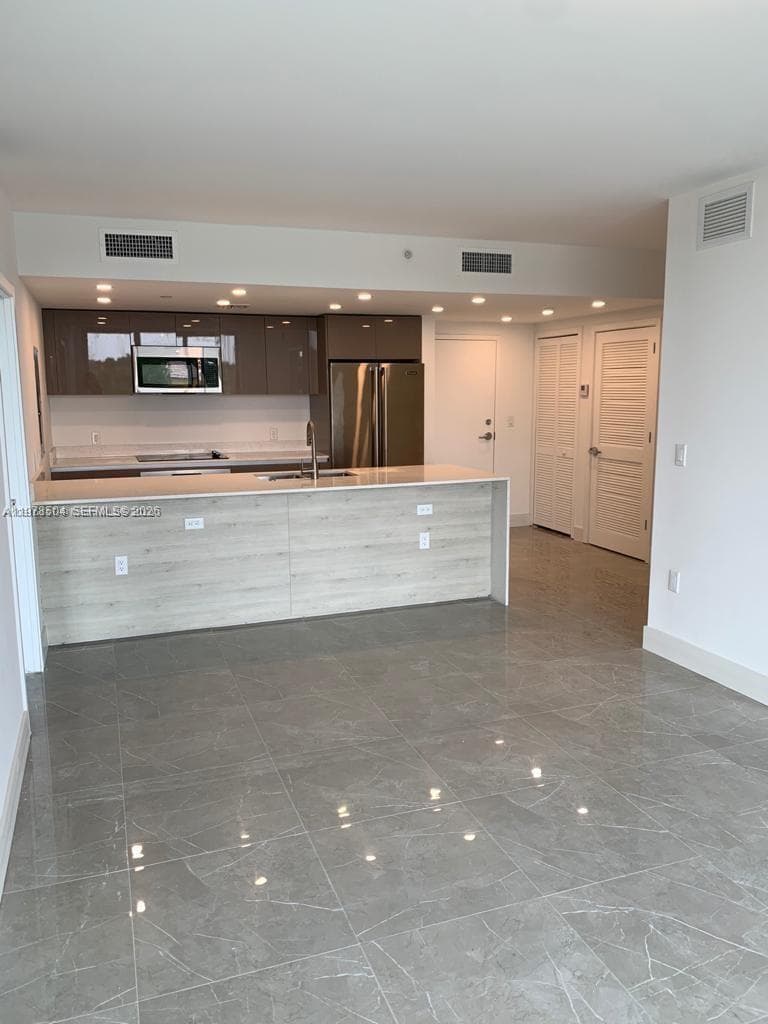 13800 Highland Dr # 403, North Miami Beach, FL 33181 photo 4