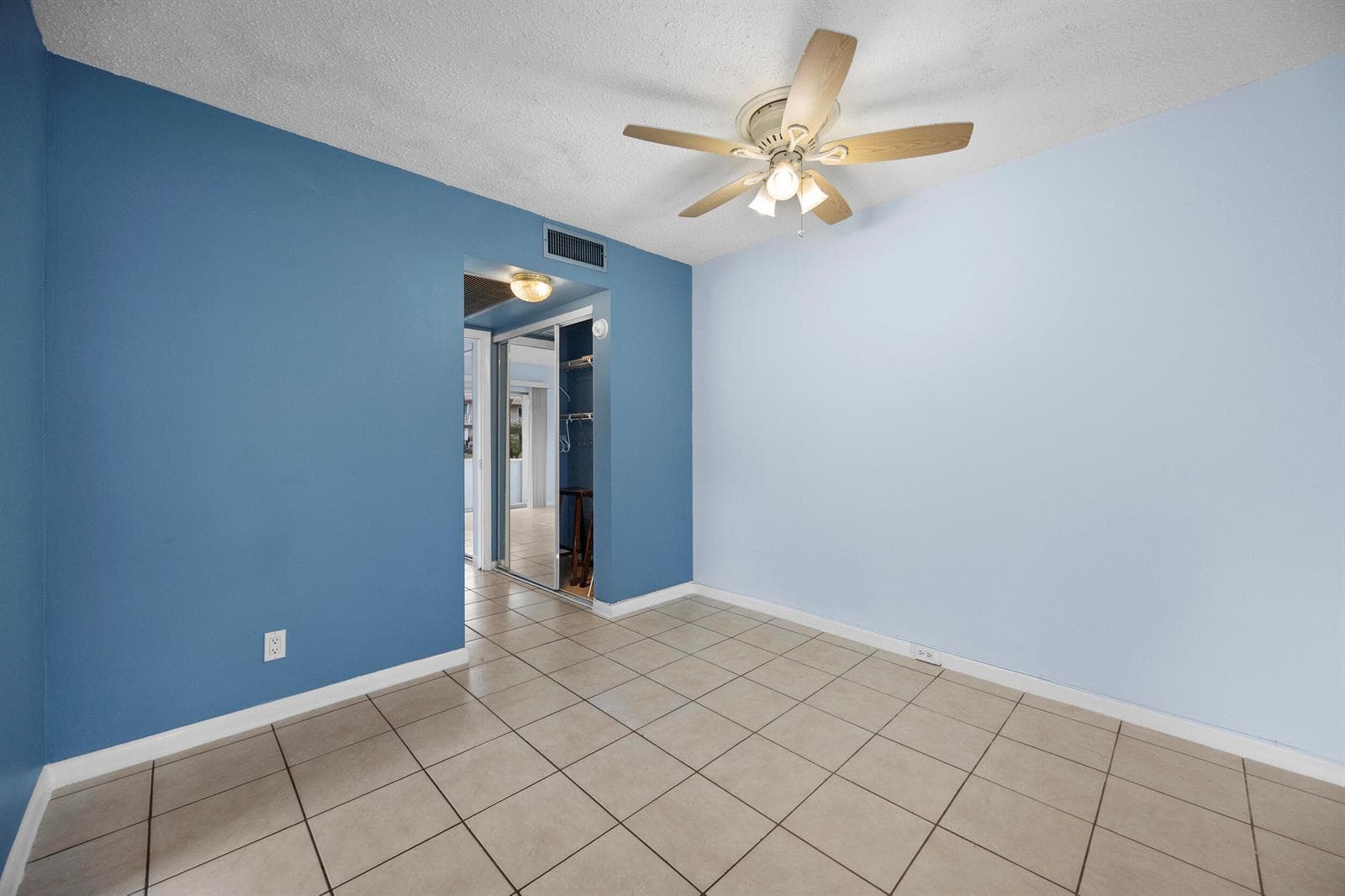 35 Sussex B, West Palm Beach, FL 33417 photo 5
