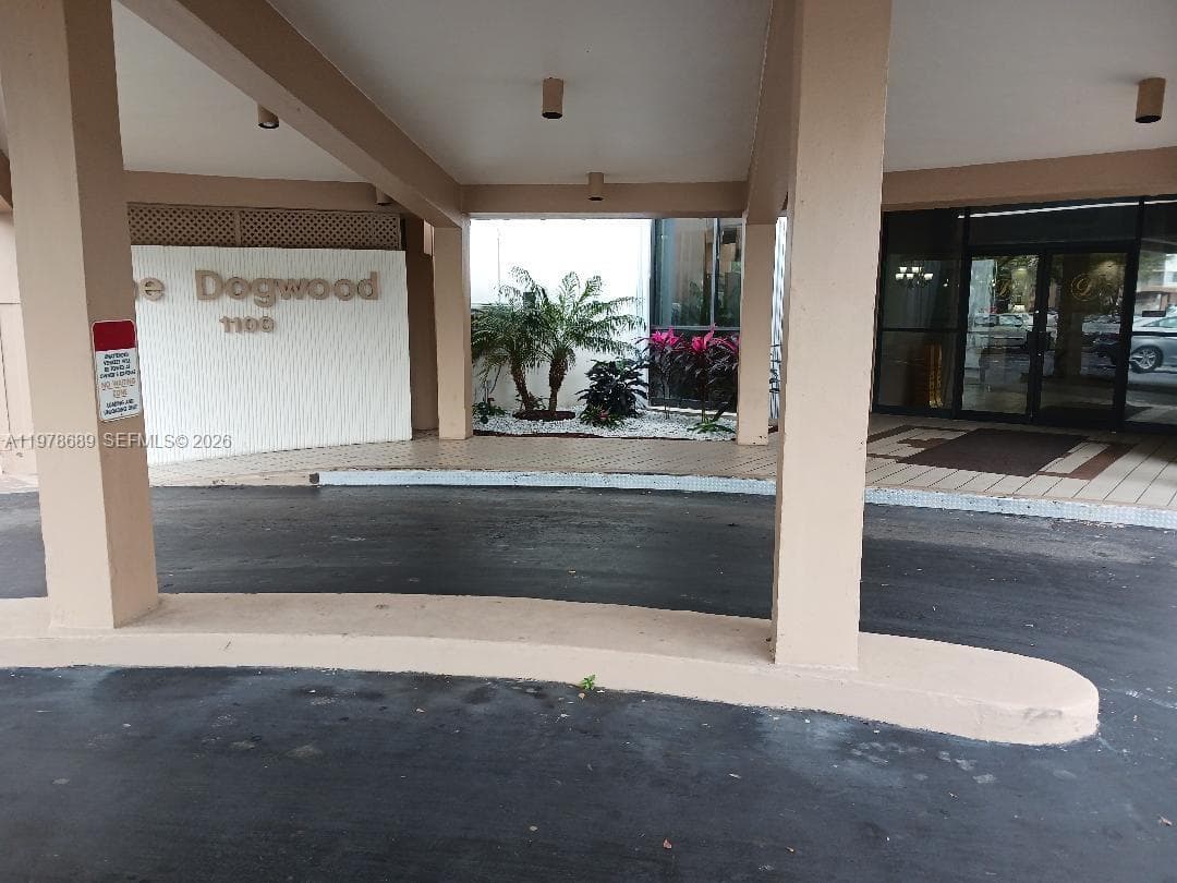 1100 St Charles Pl # 213, Pembroke Pines, FL 33026