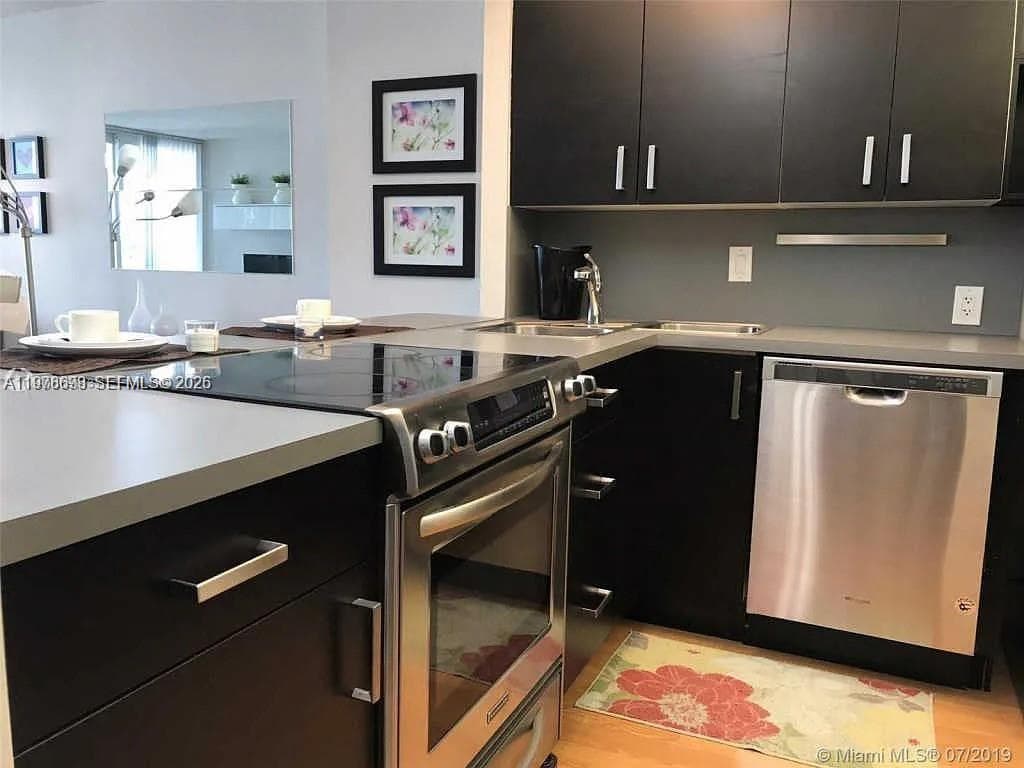 100 Bayview Dr # 302, Sunny Isles Beach, FL 33160 photo 2