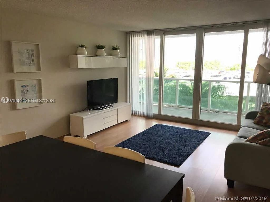 100 Bayview Dr # 302, Sunny Isles Beach, FL 33160 photo 4