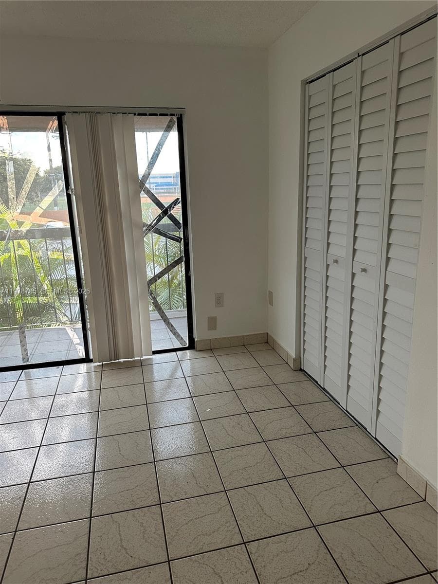 2194 W 60th St # 22213, Hialeah, FL 33016 photo 5