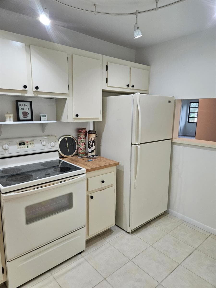 4700 Lucerne Lakes Boulevard # 308, Lake Worth, FL 33467 photo 2