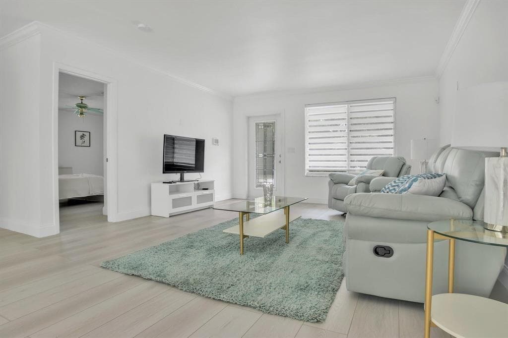 1250 Arthur Street, Hollywood, FL 33019 photo 2