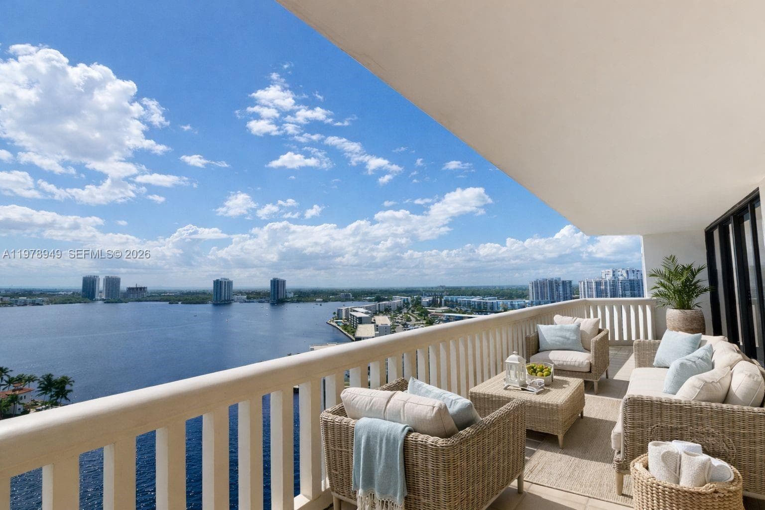 1000 W Island Blvd # 1812, Aventura, FL 33160 photo 3