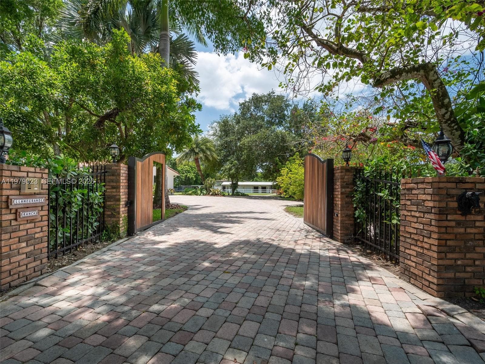 17220 SW 46th St, Southwest Ranches, FL 33331 photo 2