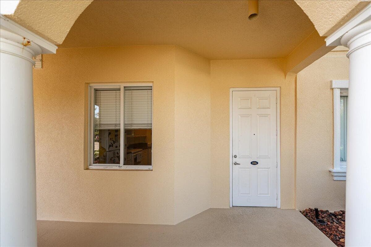 36 Harbour Isle Drive W # 106, Fort Pierce, FL 34949 photo 2