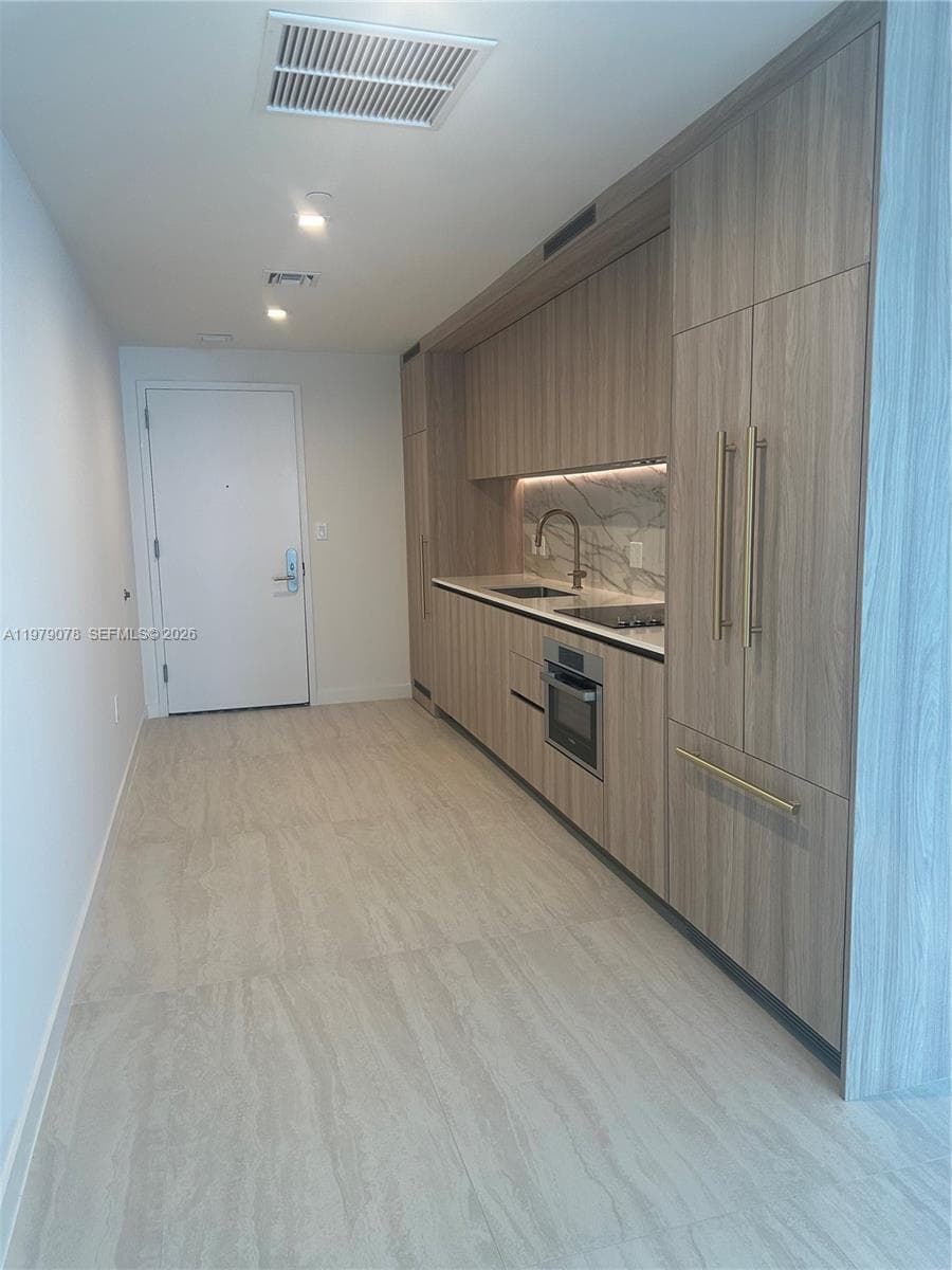 77 SE 5th # 2514, Miami, FL 33131 photo 2