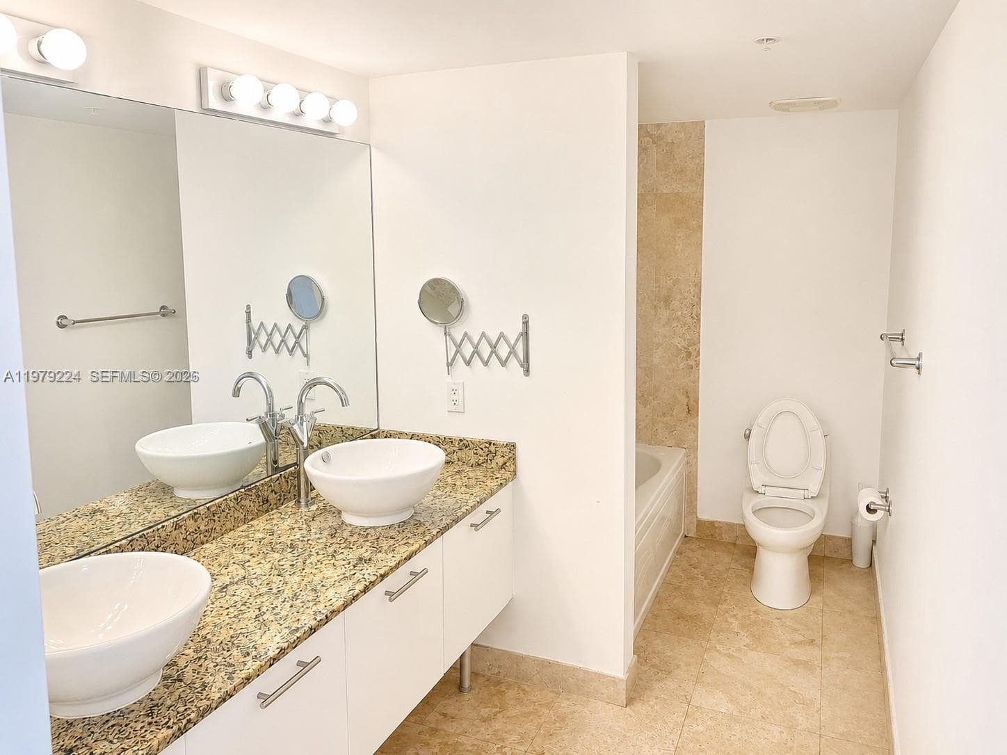 41 SE 5th St # 907, Miami, FL 33131 photo 5